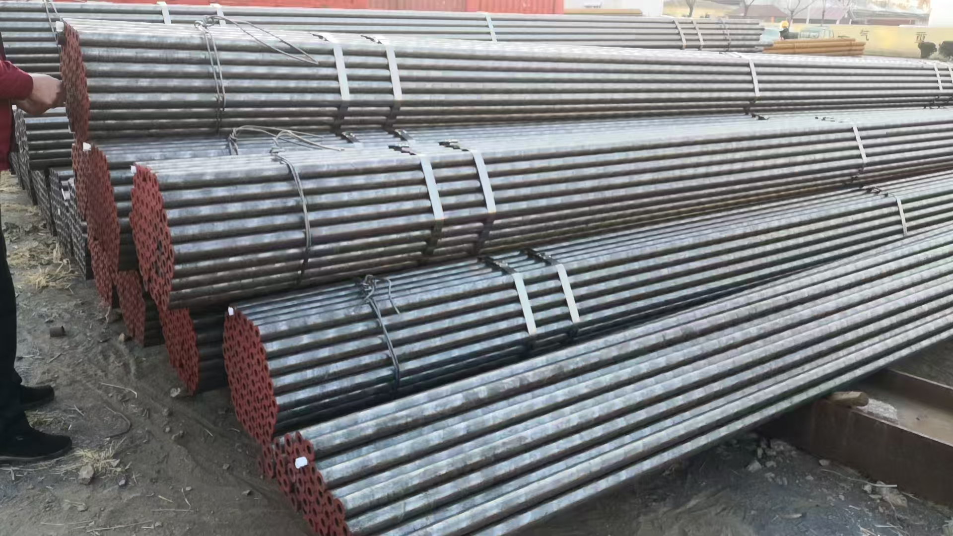 מוצר astm a53 a צינורות פלדה ללא תפרים dn 57 מ'מ wt12 מ'מ אורך 12 מ' עם שירות חיתוך מותאם אישית עבור יישומי שמן מקדחה api מוסמך-3