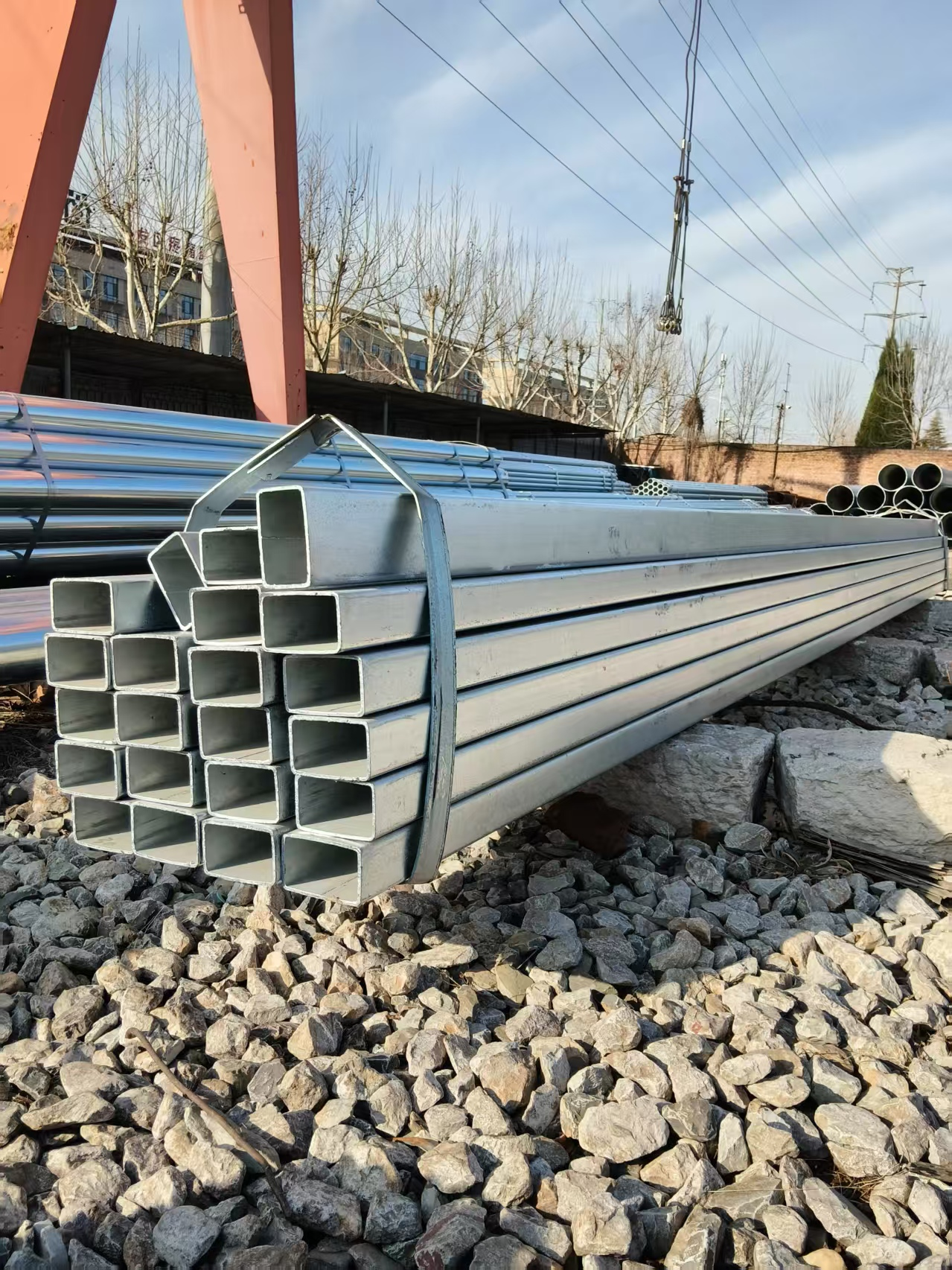 ASTM A500 Q235 פלדה עדינה פרופיל ERW מגולוון חתך חלול מרובע צינור ברזל/פלדה חלול מרובע בר 6 מ' 12 מ' ריתוך כלול ייצור