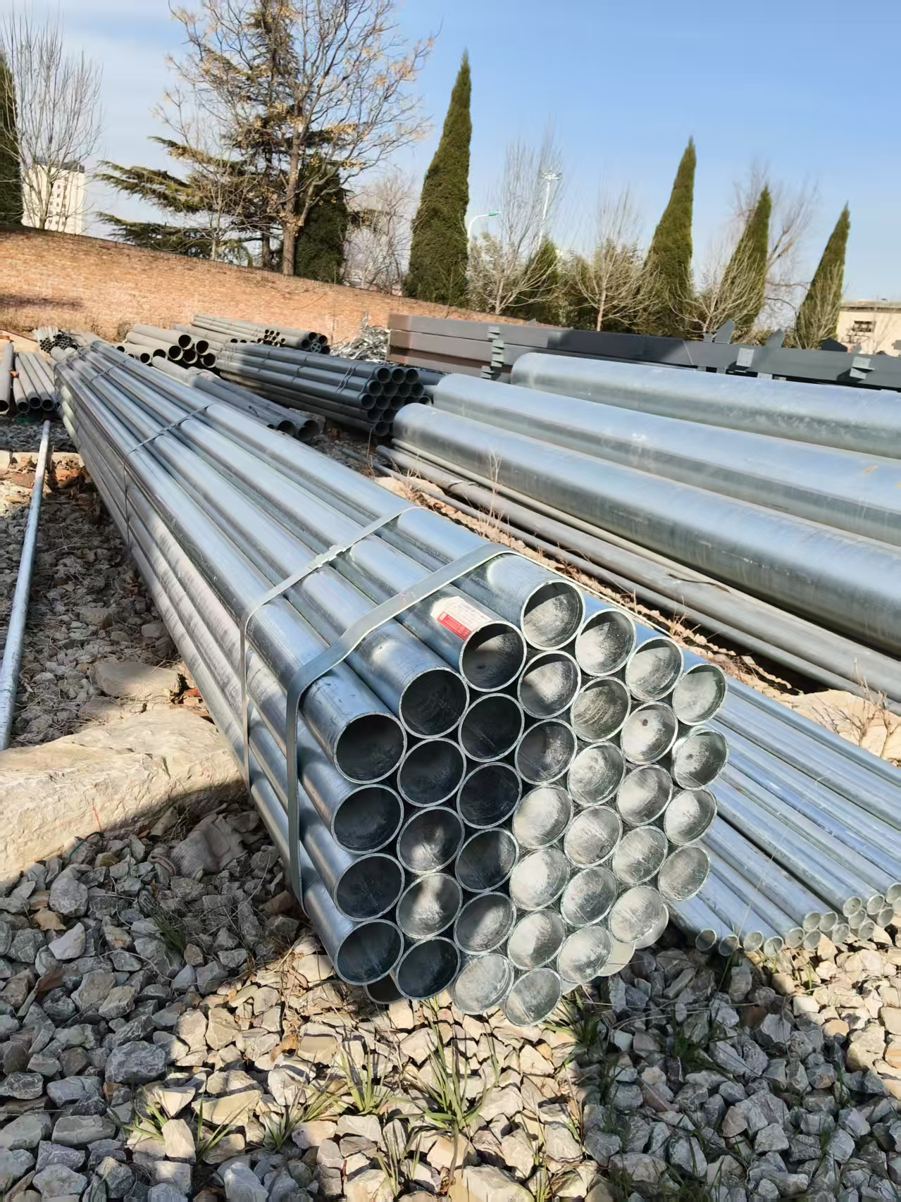 צינורות פלדה מגולוונים S355JR עם טבילה חמה עבור טורבינות רוח TUV בעל חוזק גבוה, ספק זמן אספקה ​​מהיר באורך 12 מטר