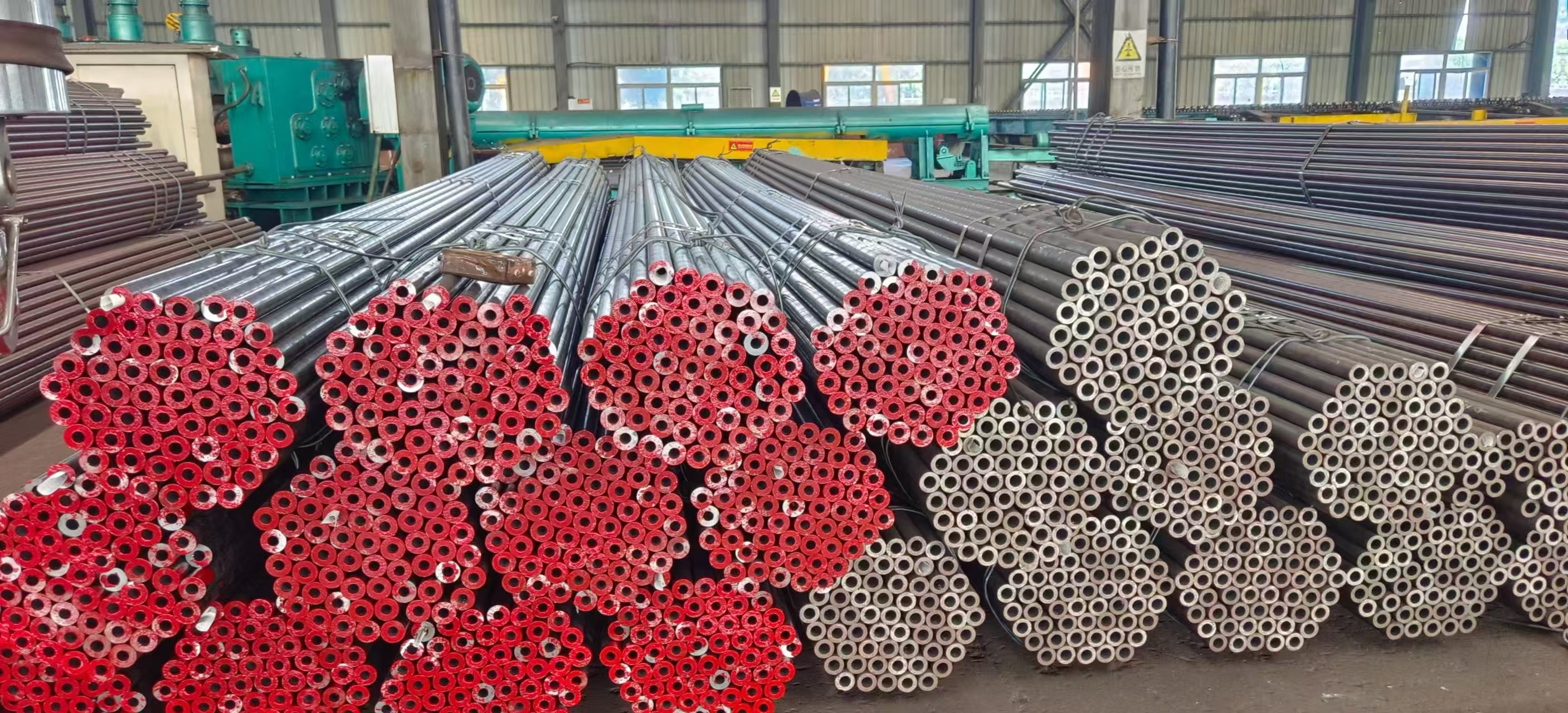 ASTM Standard פחמן צינור פלדה ללא תפרים עבור יישומי מבנה שמן מקדחים API תואם פרטים