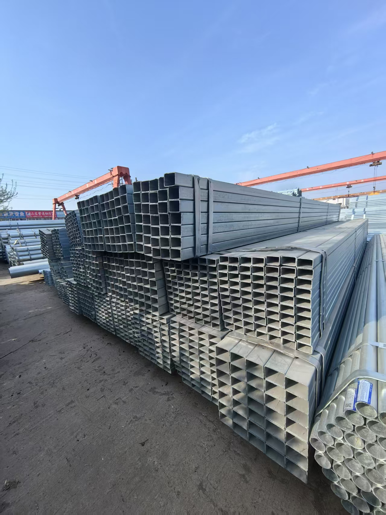 ASTM A500 Q235 פלדה עדינה פרופיל ERW מגולוון חתך חלול מרובע צינור ברזל/פלדה חלול מרובע בר 6 מ' 12 מ' ריתוך פרטים כלולים