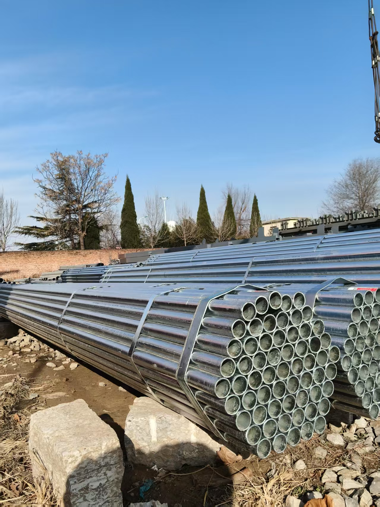 ASTM A500 Q235 פלדה עדינה פרופיל ERW מגולוון חתך חלול מרובע צינור ברזל/פלדה חלול מרובע בר 6 מ' 12 מ' ריתוך ספק כלול