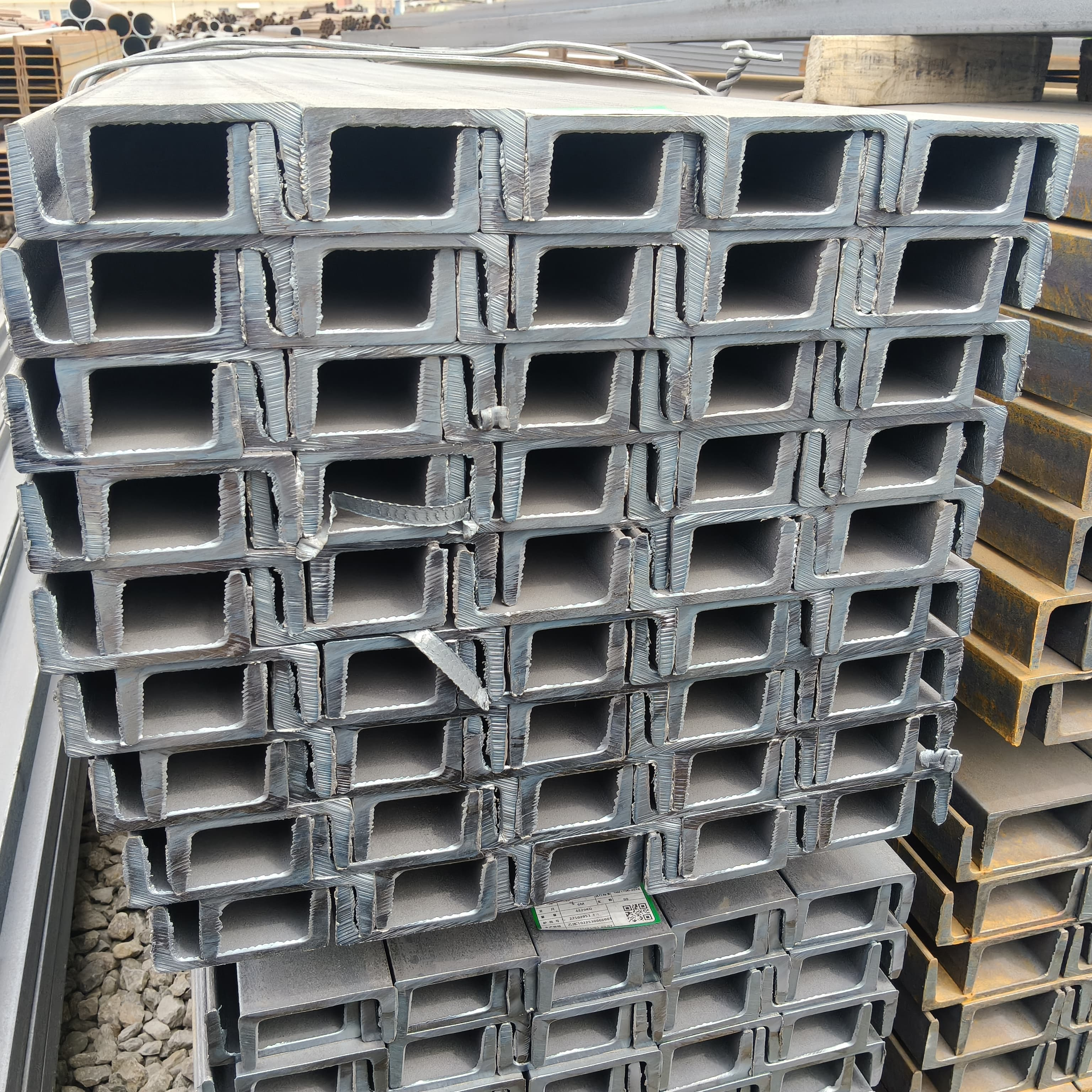 תוצרת סין Q355b/C/D/E תעלות פלדה Upe300 C Channel Steel במחירים תחרותיים ספק